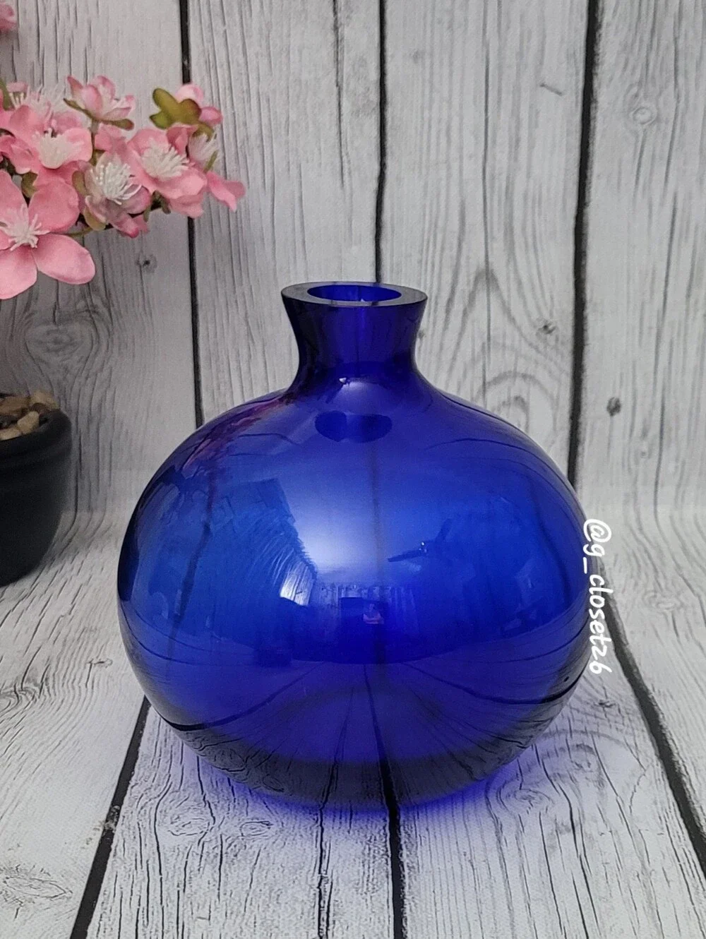 Gorgeous Design Cobalt Round Bud Vase